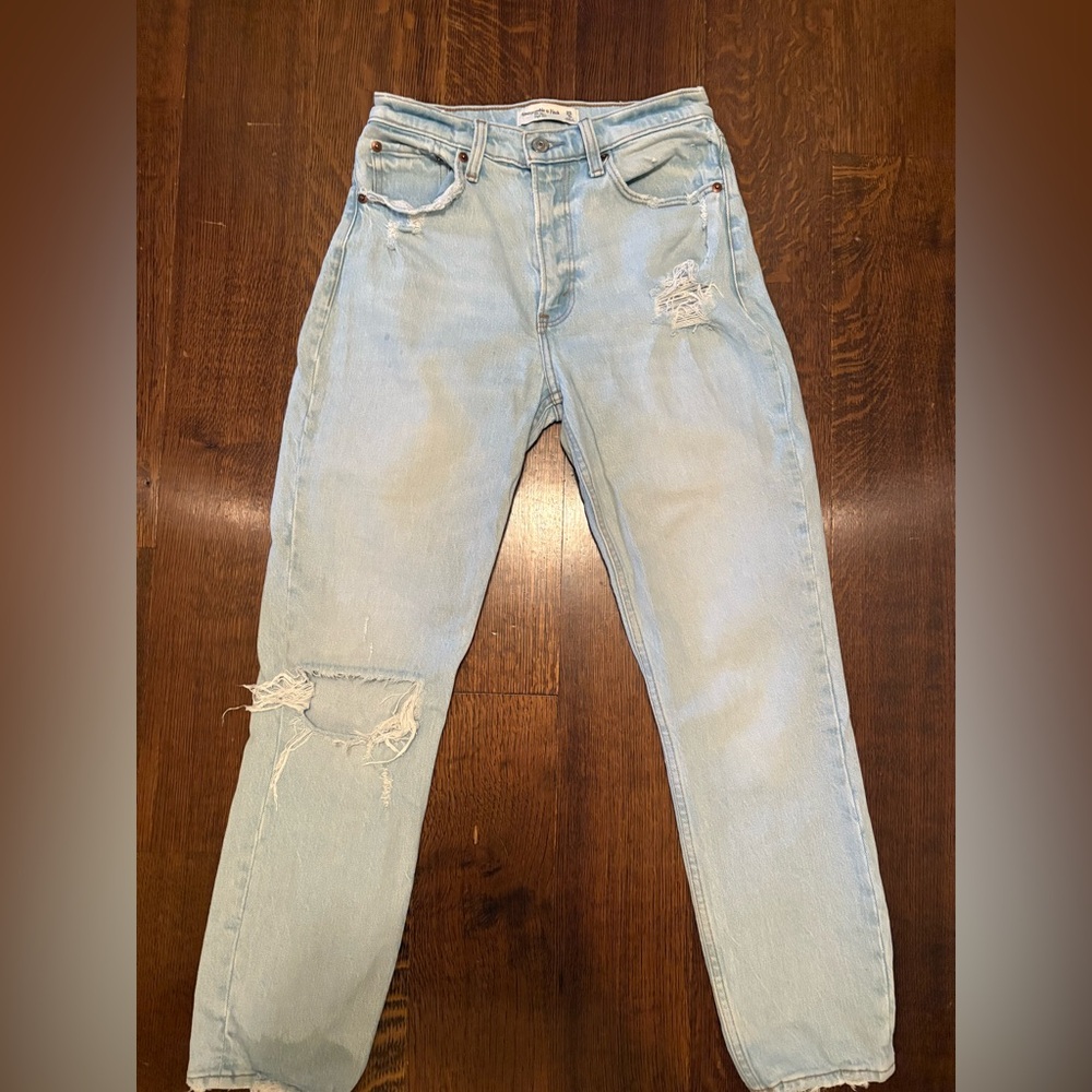 Abercrombie & Fitch Light Blue Distressed women’s Jeans